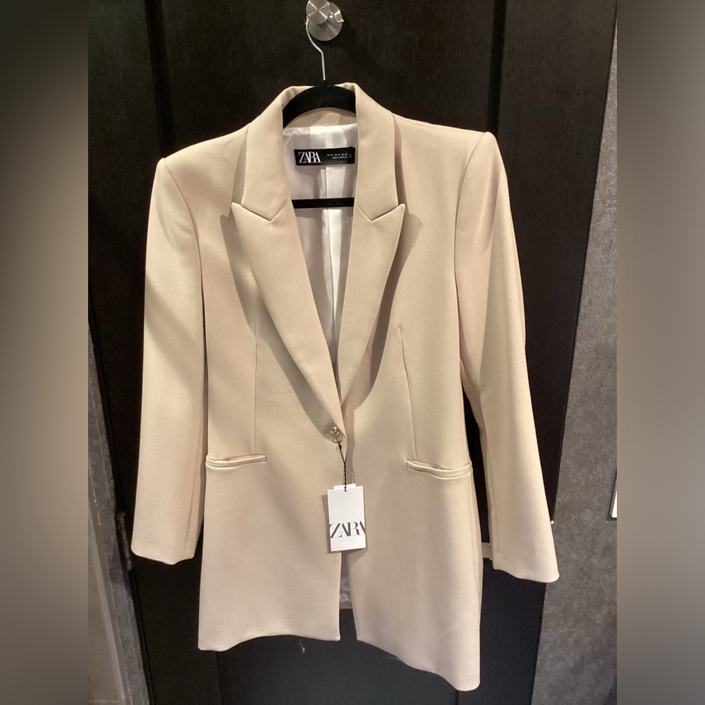 NWT Cream/Tan Zara Blazer.  Size M.  New with Tags.